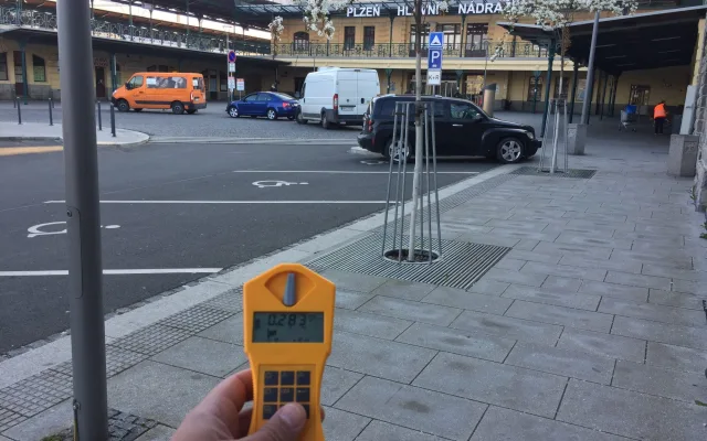 Radioaktivita na nádražích i v centru měst, projekt lovců záření mapuje žhavá místa ČR