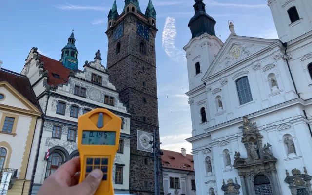 Lovci záření naměřili radioaktivitu na nádražích i v centrech českých měst