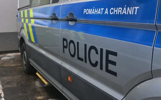 V Otovicích došlo k násilí mezi rodinou. Účastníka konfliktu hledala policie
