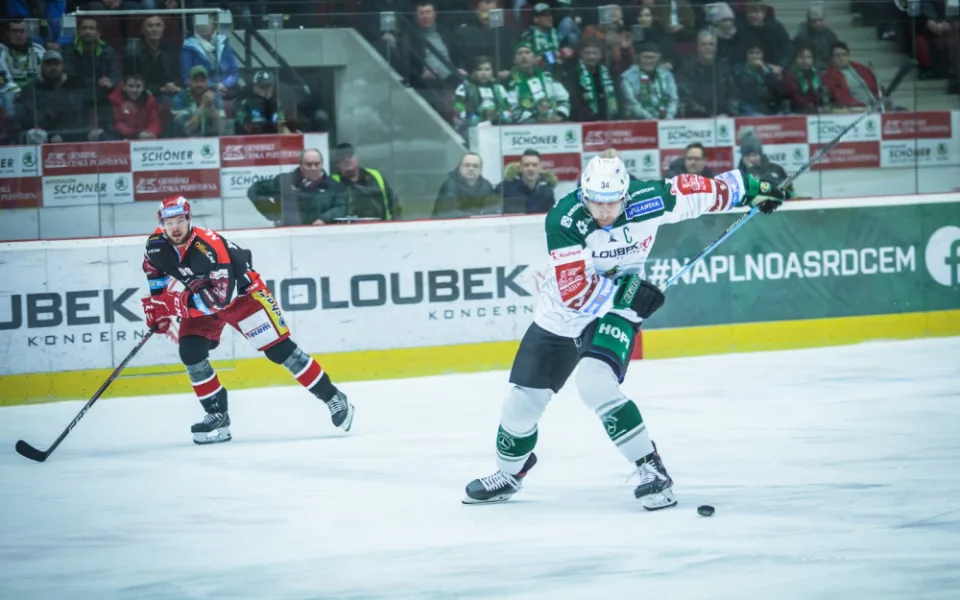 Není vyloučeno, že zraněný kapitán Energie Václav Skuhravý zasáhne do předkola play off.