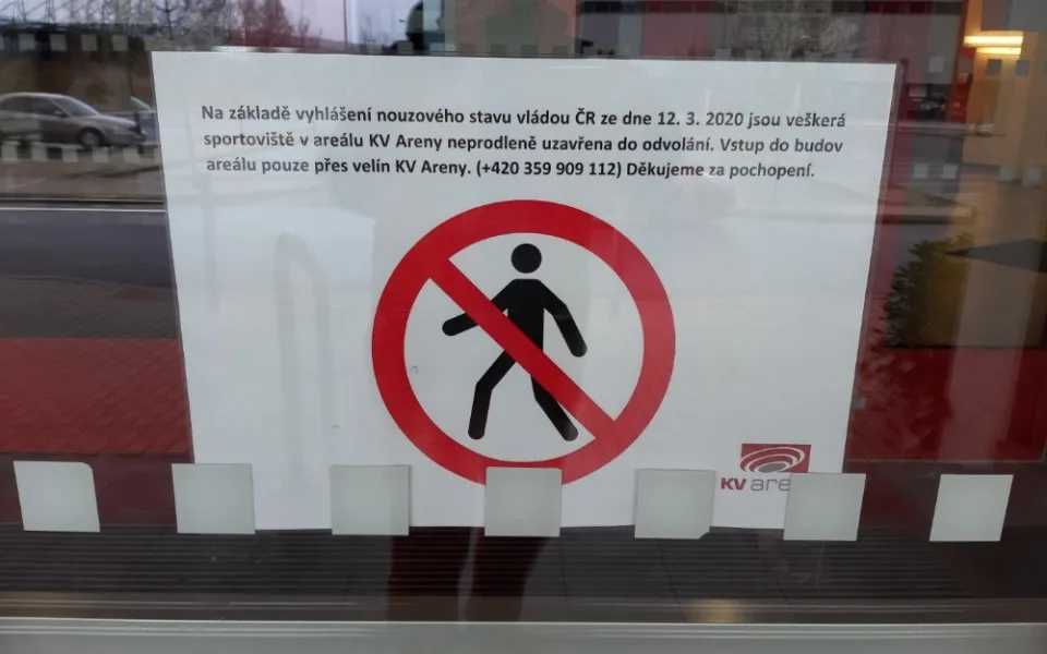 Celý areál KV Arény je z důvodu nouzového stavu od včera uzavřen