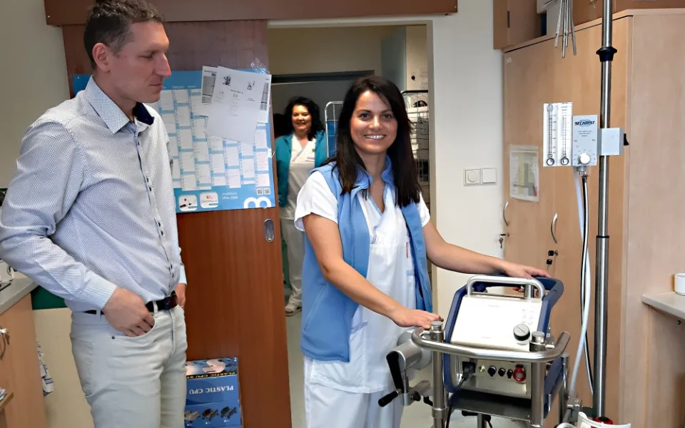 Karlovarské kardiocentrum má nový přístroj zvaný ECMO
