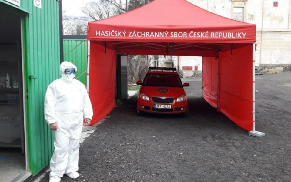 odběrný stan v Karlovarské krajské nemocnici