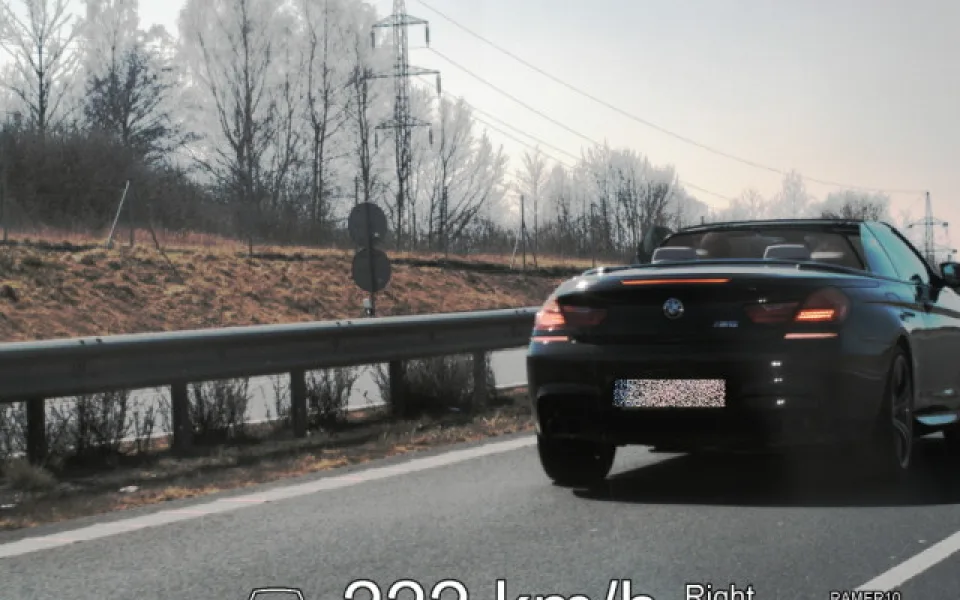 Vozidlo BMW zaznamenané policejní hlídkou na D 6