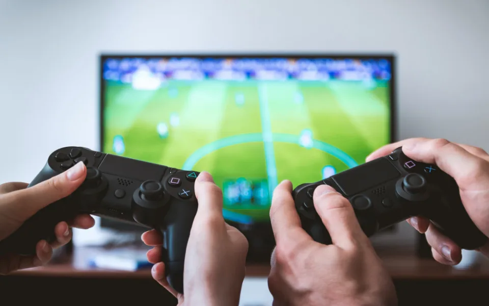 Hraní počítačových her v poslední doba nahrazuje reálný sport