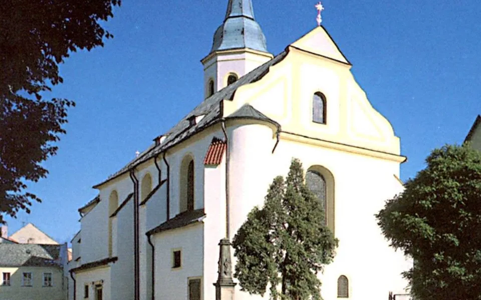 kostel v Ostrově