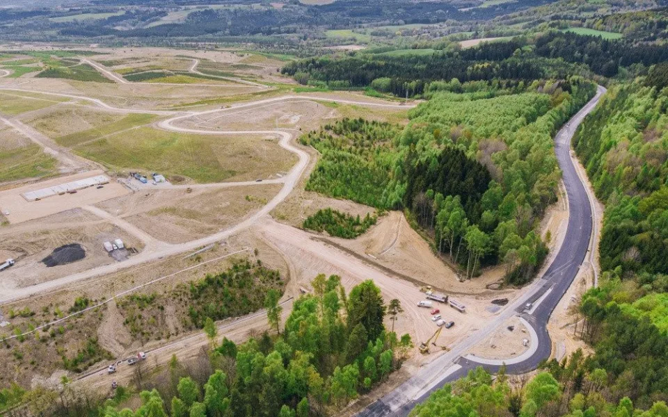 Stavba silnice k plánovanému polygonu BMW