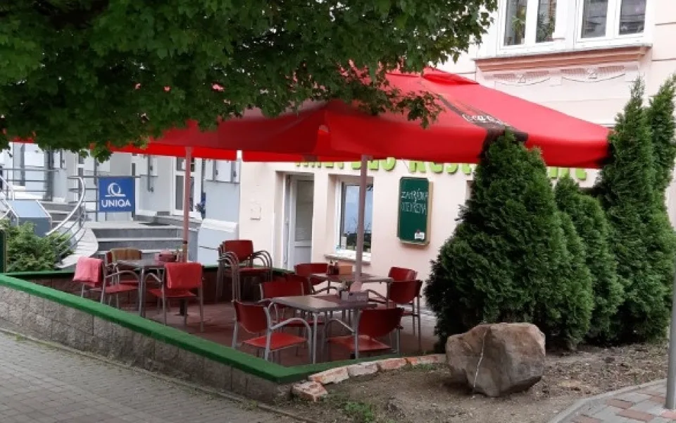 Zahrádky v centru Karlových Varů byly povětšinou prázdné