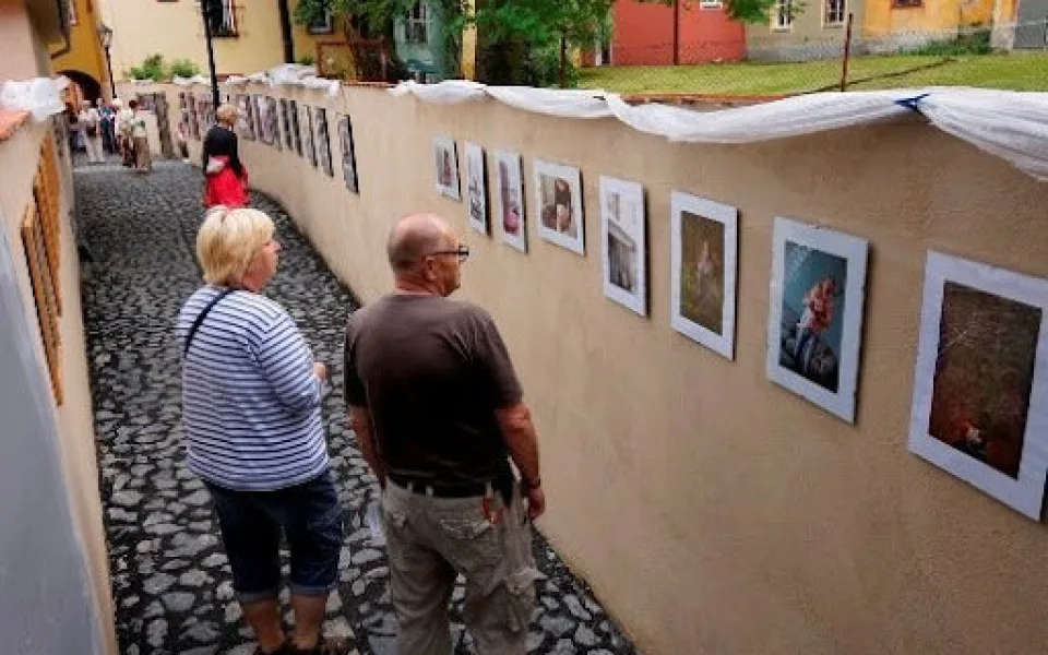 Chebské dvorky opět promění město ve velkou galerii