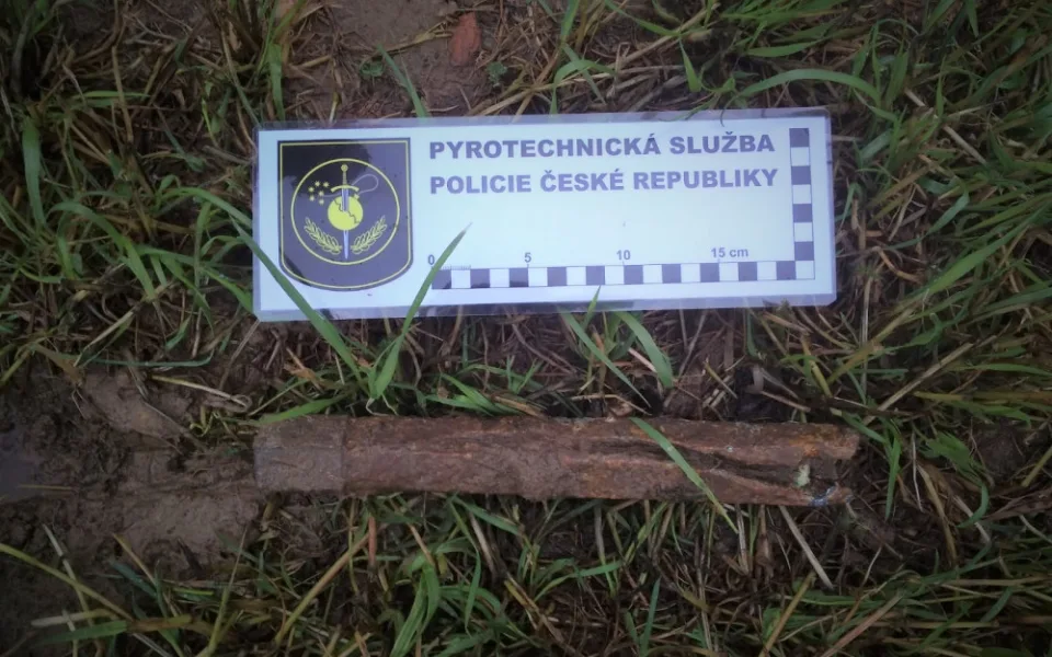 VIDEO: Při procházce nalezl leteckou pumu z druhé světové