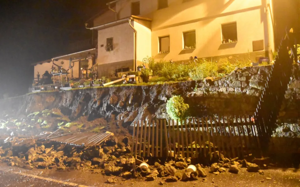 Místo, kde došlo k sesuvu půdy