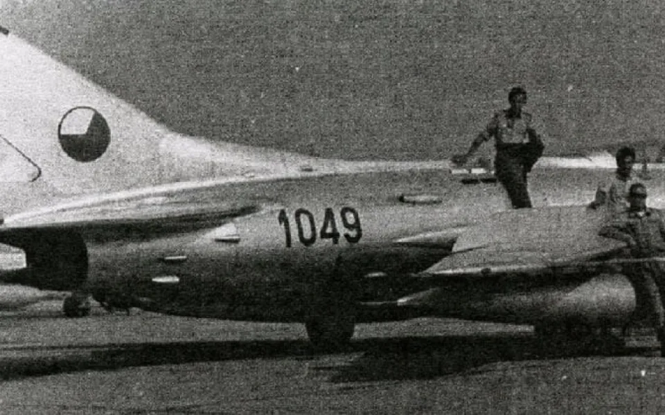 Stíhací letoun MiG-19 PM s trupovým číslem 1049, na kterém zahynul 20.června 1970 major Václav Bečkovský. Letoun měl nalétáno 680 hodin.