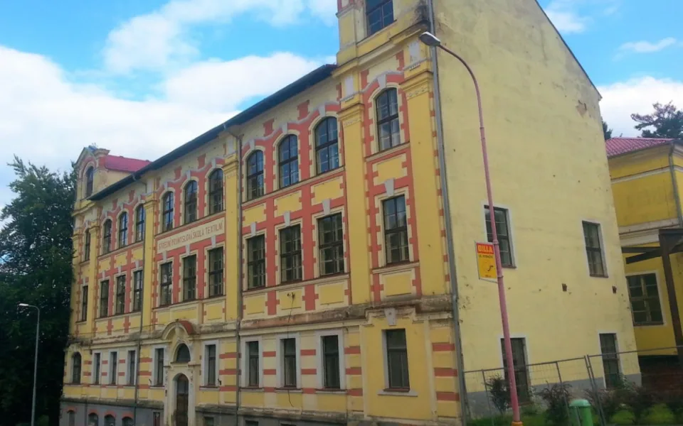 Z bývalé průmyslové školy chce Aš vybudovat byty i ordinace