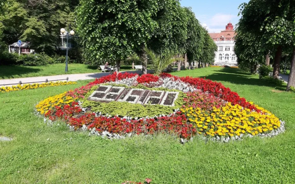 Zaměstnanci Správy lázeňských parků se starají i o květinovný kalendář v centru města