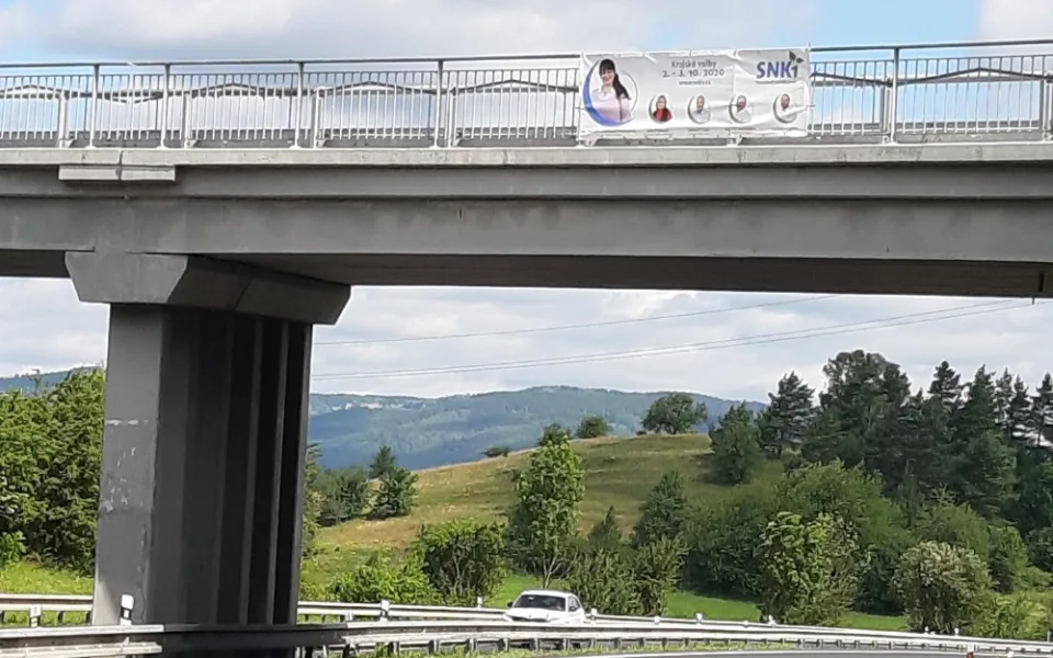 Začal boj o volební hlasy, někdy se bojuje i za hranou zákona