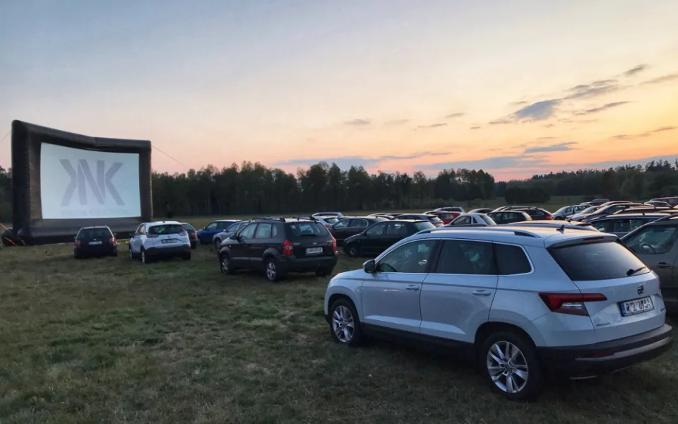Autokino na karlovarském letišti
