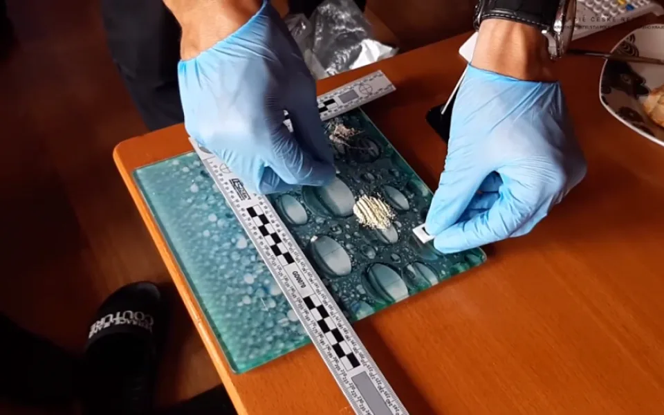 Řídil pod vlivem drog, domovní prohlídka pak odhalila další zásoby pervitinu