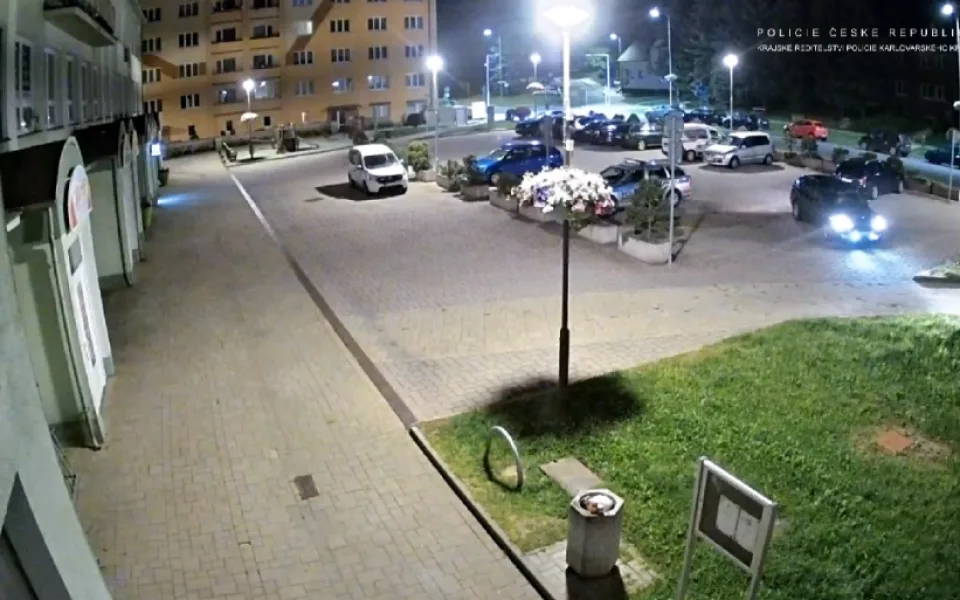 Něco se mu nezdálo na bankovním účtu, na policii přijel opilý