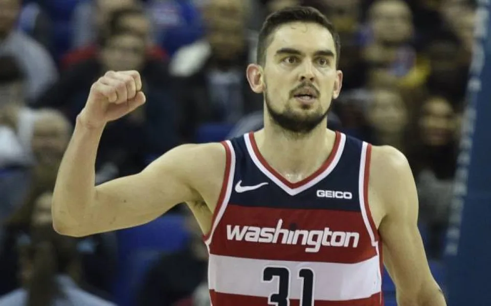 Tomáš Satoranský je jediný Čech působící aktuálně v zámořské NBA. Začínal ve Washingtonu odkud přestoupil do Chicaga.