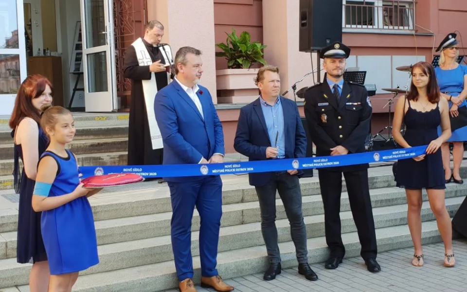 Dnes byla slavnostně otevřena nová služebna městské policie v Ostrově.
