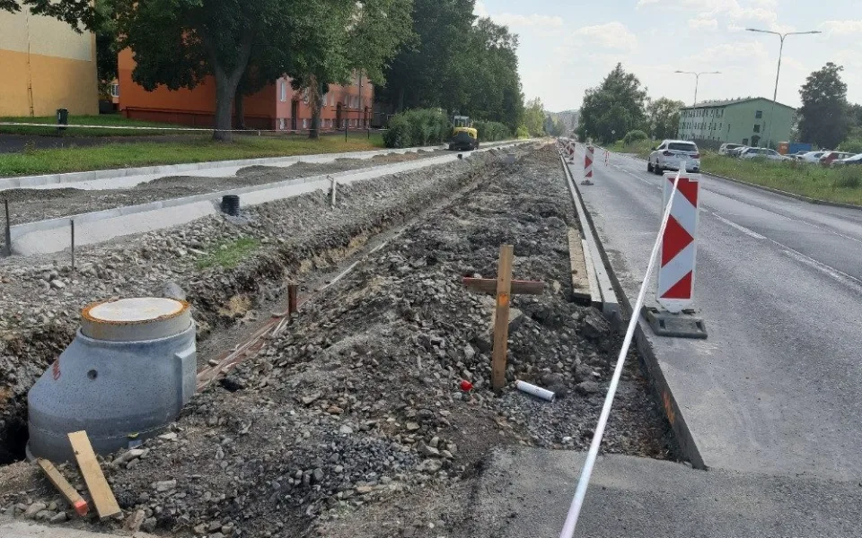 V Ostrově dokončují stavbu 130 nových parkovacích míst na Jáchymovské ulici