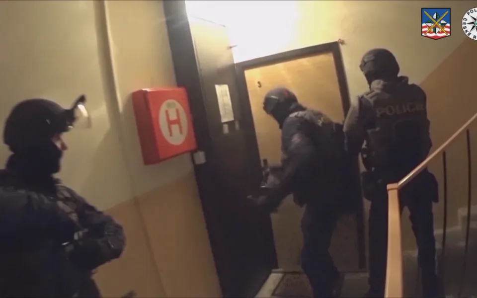 Pětice mužů rozpoutala peklo v ašské herně, hrozí jim dvanáct let vězení
