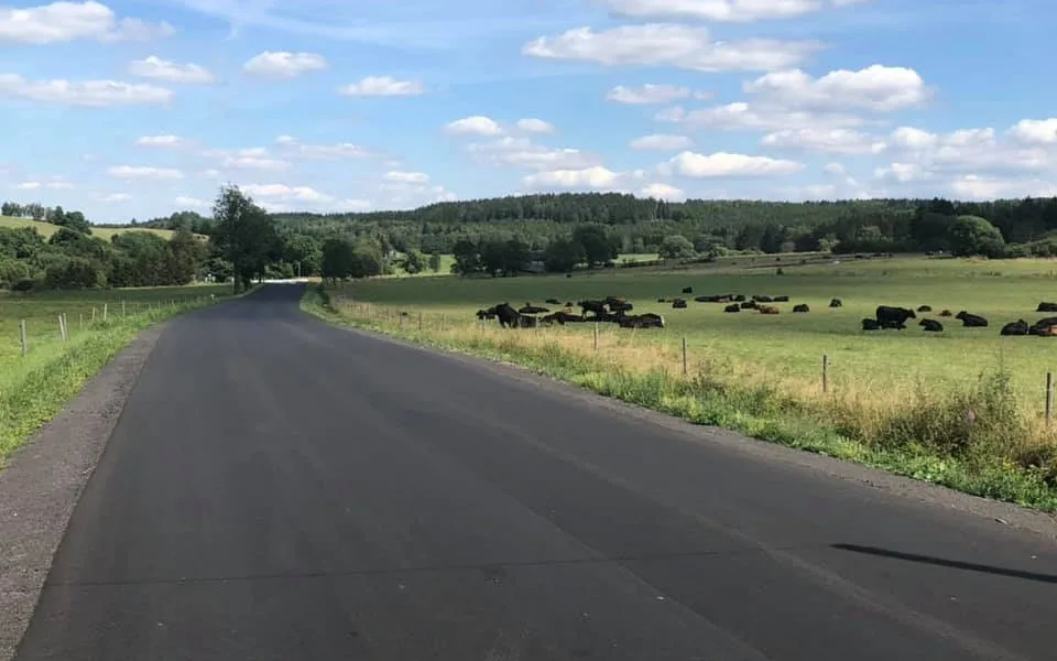 Karlovarský kraj dokončil opravu silnice Bochov - Hlinky