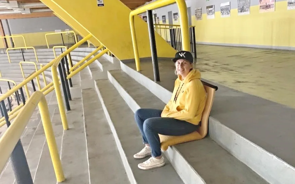 Kapacitu stadionu v Sokolově pomohla zvýšit divadelní sedadla