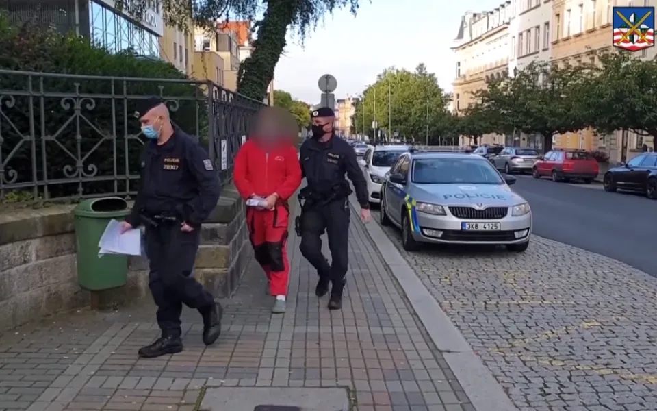 Vražda na Karlovarsku, viníkem je teprve devatenáctiletý mladík