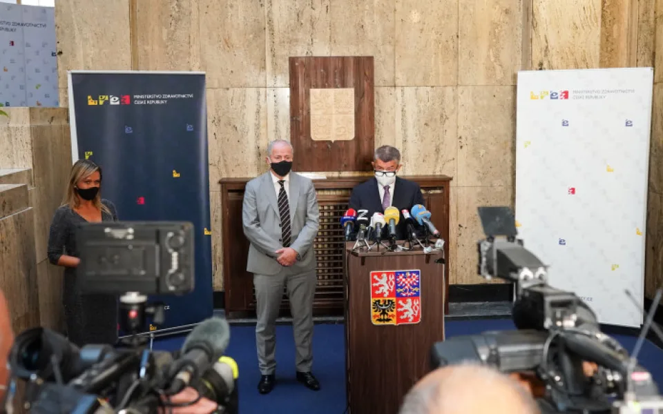 Vláda chce otestovat většinu obyvatel. Akce by měla odhalit až 90 procent nakažených