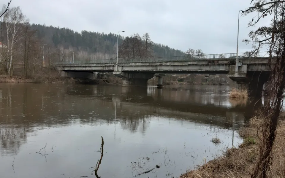 Dvorský most