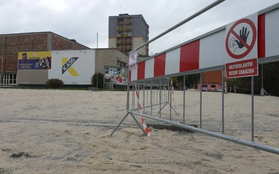 Chodov dokončuje úpravu prostranství kolem střediska KASS