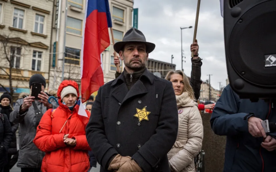 Davidova hvězda jako symbol nesouhlasu s očkováním? Nepochopitelné, shodují se politici i židovská obec
