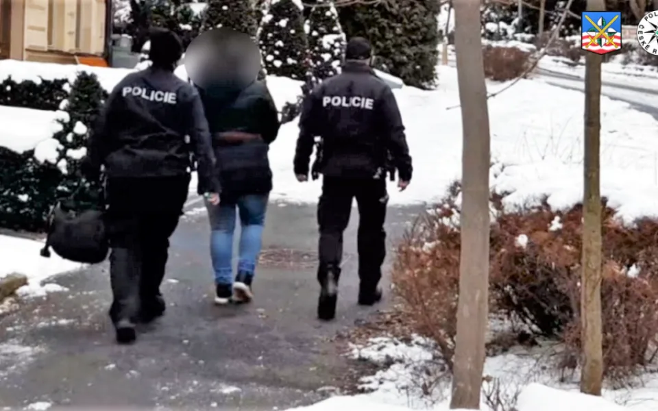 Novorozenou holčičku zavraždila vlastní matka, dítě udusila utěrkou