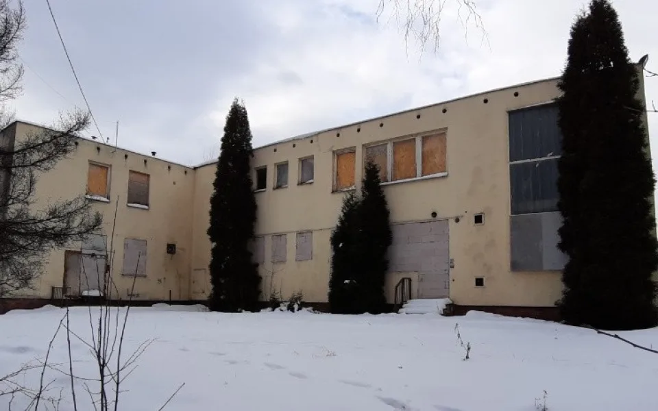 Vyhořelou výrobnu knedlíků chce město přestavět na moderní knihovnu