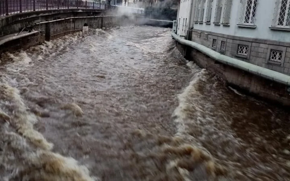 Hladiny řek v kraji pomalu klesají, o víkendu očekávají meteorologové sněžení