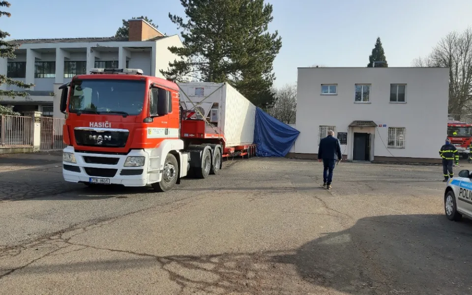 Kraj pronajal mobilní mrazáky na těla zesnulých, ke kremaci pojedou do jiných zařízení