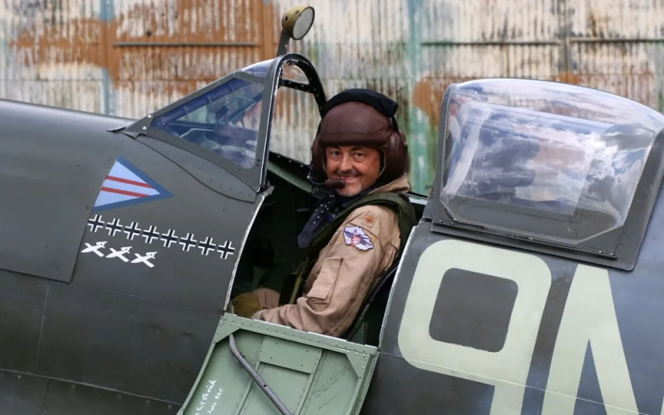 Pilotovat ikonickou stíhačku jako je Spitfire je velká zodpovědnost a pocta, říká pilot Jiří Horák