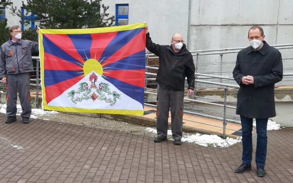 Historicky nejhorší kraj ve všem, se dnes v jedné věci zlepšil, poprvé v historii vyvěsil tibetskou vlajku