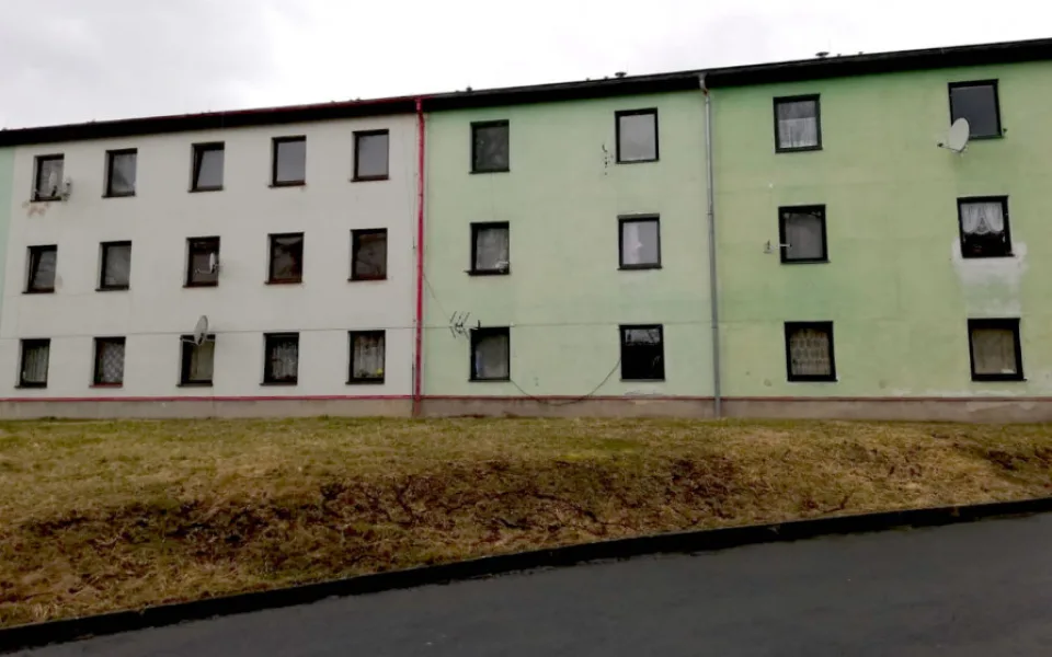 V Ostrově ubytovali bezdomovce v holobytech