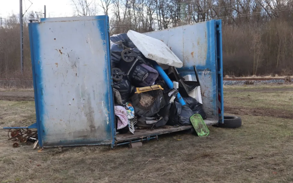 V Ostrově uklízeli lidé okolí starého koupaliště