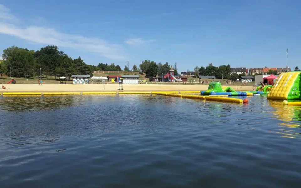Koupaliště čeká nákladná oprava, letní sezona ale ohrožena nebude