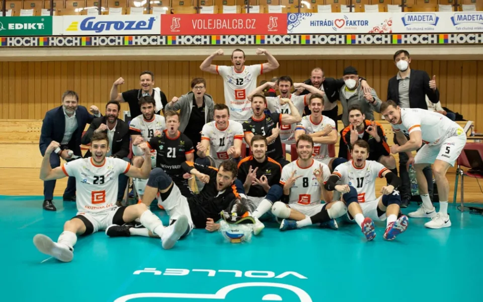 Radost týmu VK Karlovarsko po včerejší výhře na jihu Čech