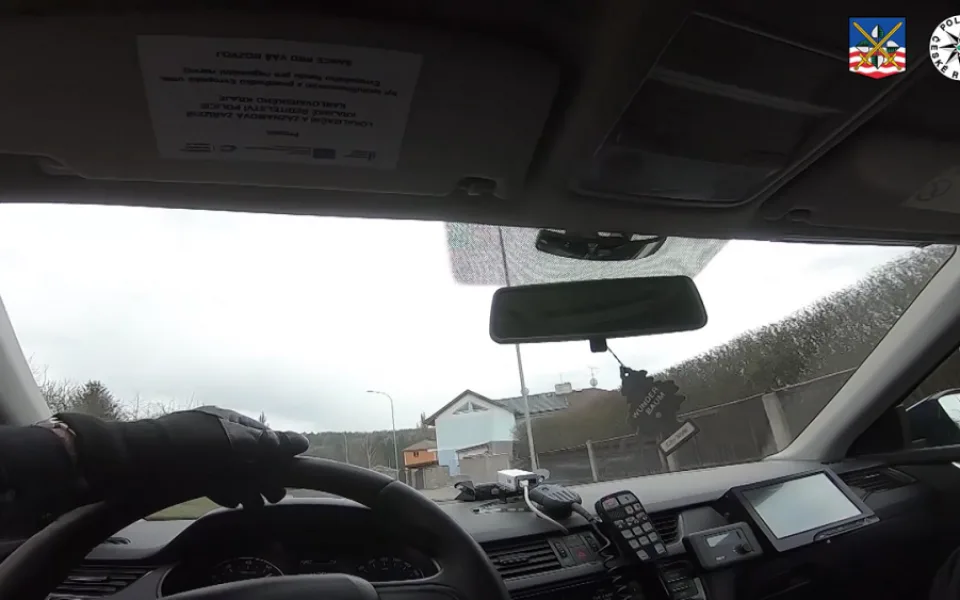 Muž se vyhýbal nástupu do vězení, policistům se snažil ujet na kole