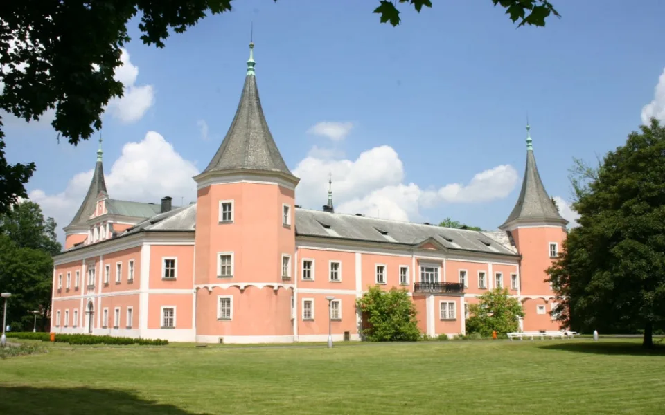Od pondělí se v Karlovarském kraji otevřou i galerie, muzea a památky