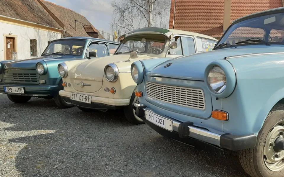 Výroba legendárního vozu skončila přesně před 30 lety, své fanoušky má Trabant dodnes