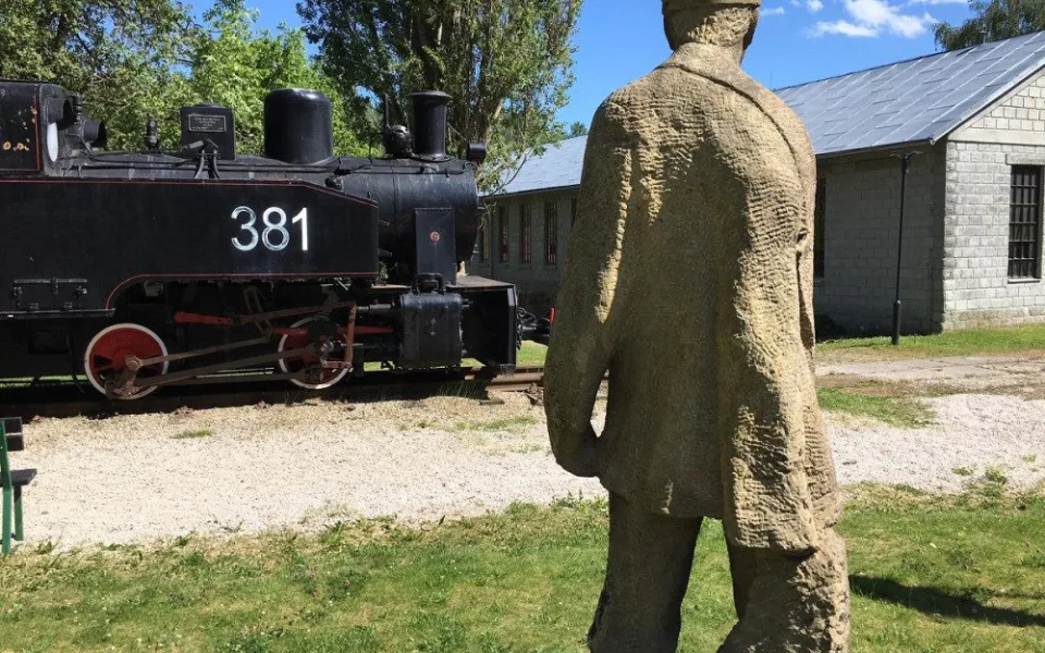 Po dlouhé přestávce se návštěvníkům otevírá hornické muzeum i sokolovský zámek