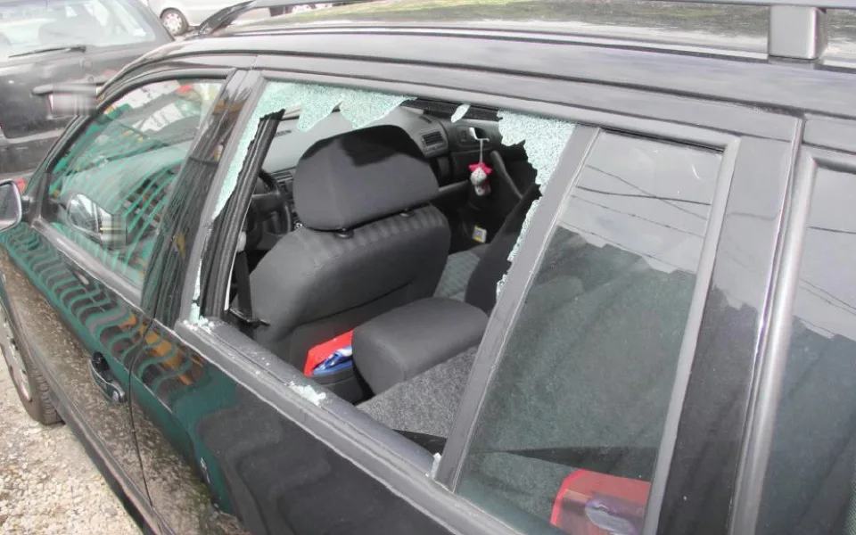 Řádění lupiče je u konce. Policisté dopadli muže, který vykradl několik aut