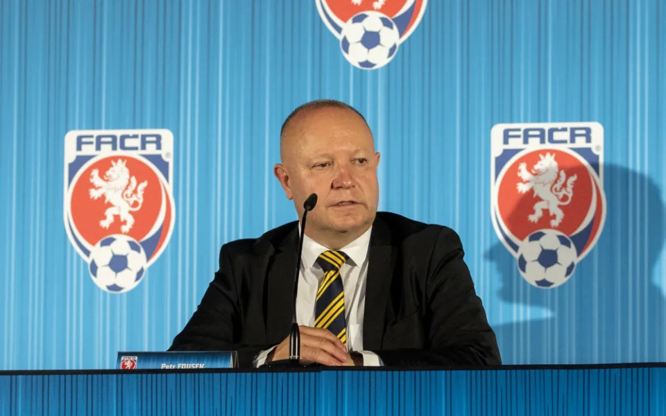 Petr Fousek je novým předsedou fotbalové asociace, porazil Karla Poborského