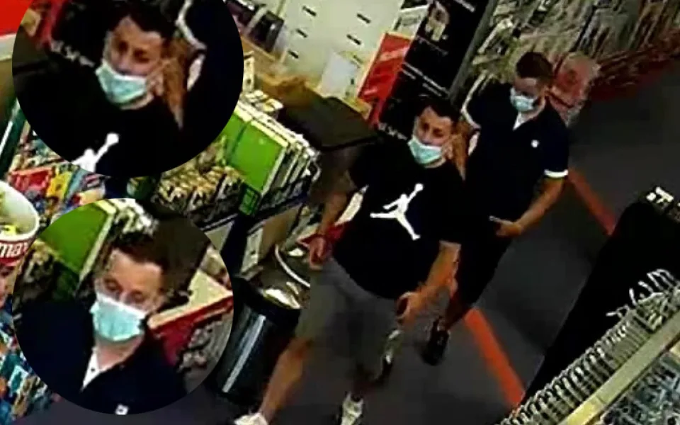 Dva muži měli z elektra ukrást notebook za 60 tisíc. Pátrá po nich policie
